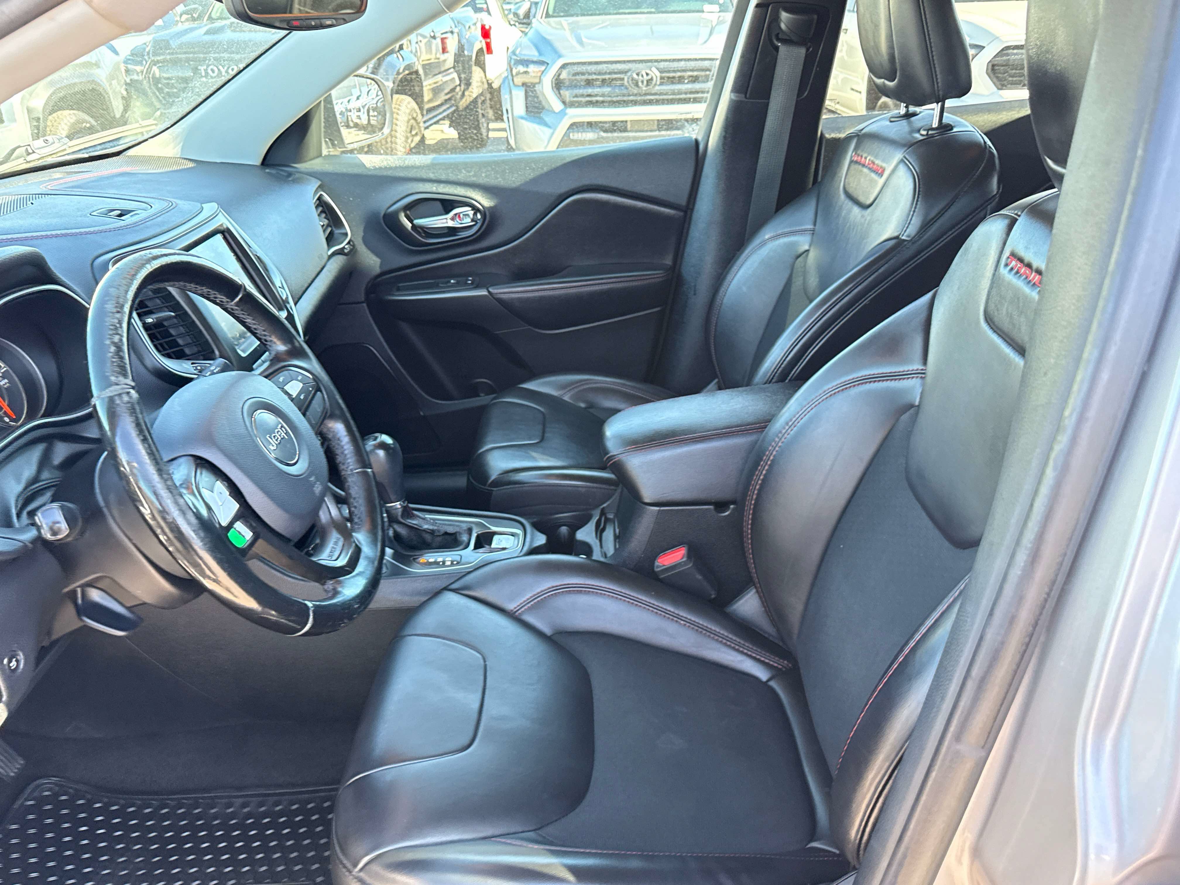 Used 2020 Jeep Cherokee Trailhawk w/ Comfort/Convenience Group AWD/4WD image 11