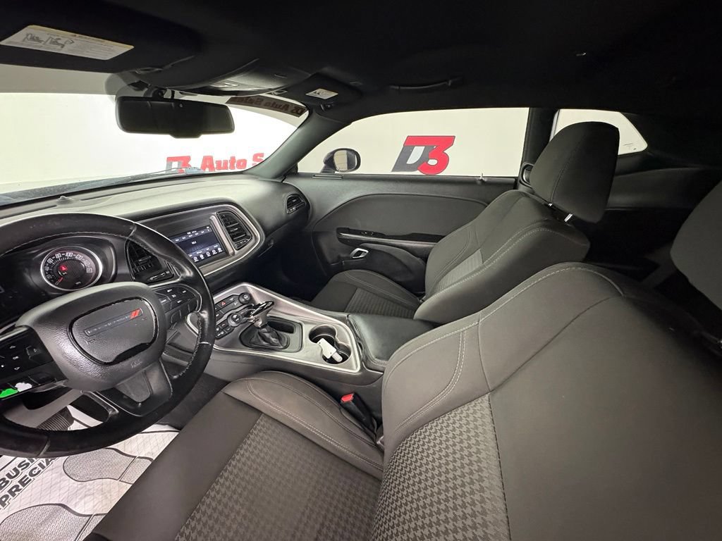 Used 2019 Dodge Challenger SXT RWD image 10