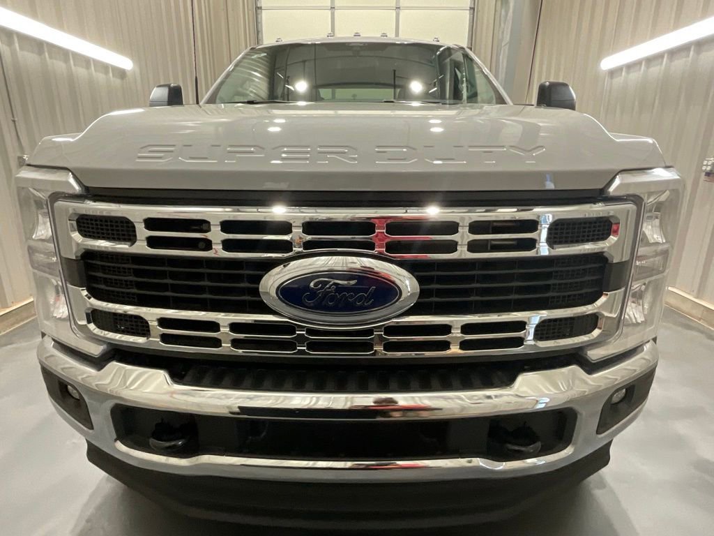 Used 2026 Ford F450 XLT w/ XLT Value Package AWD/4WD image 2