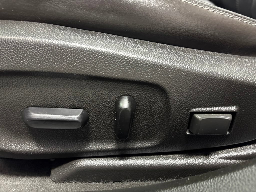 Used 2017 Buick Verano Leather w/ Experience Buick Package FWD image 33