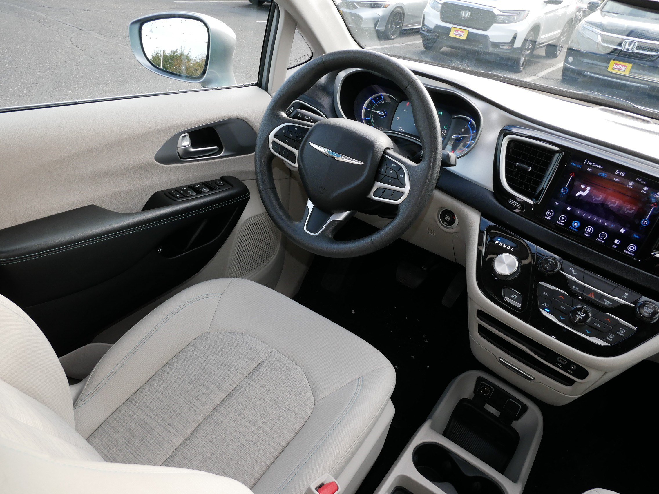 Used 2018 Chrysler Pacifica Touring Plus FWD image 9