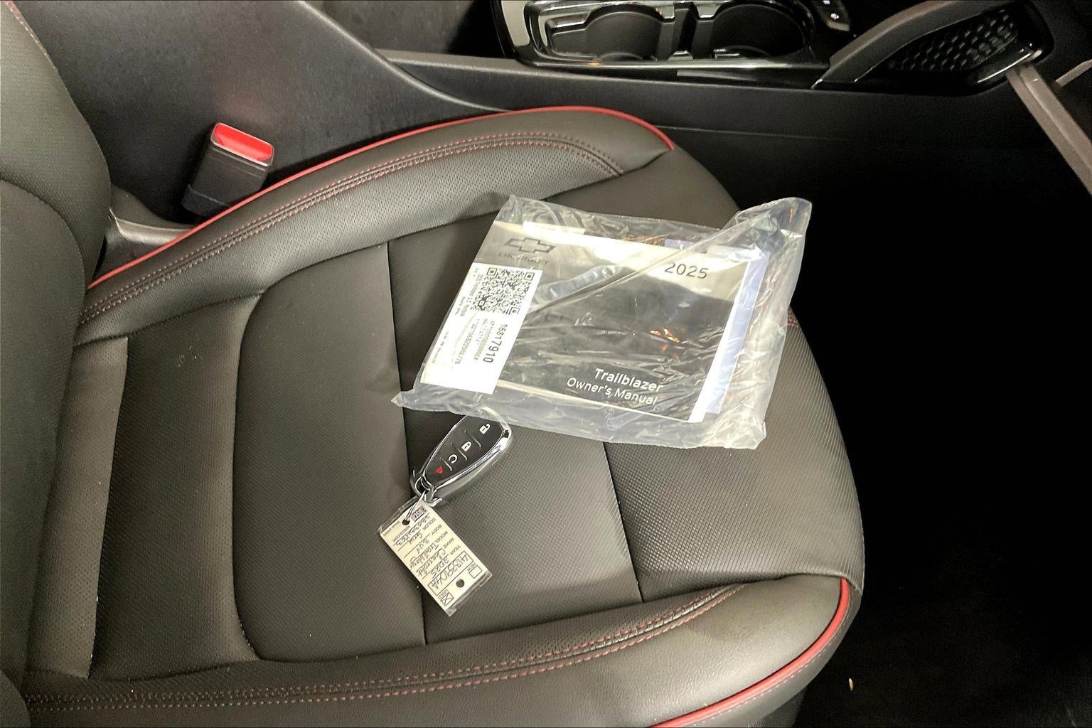 Used 2025 Chevrolet TrailBlazer RS w/ Driver Confidence Package FWD image 33