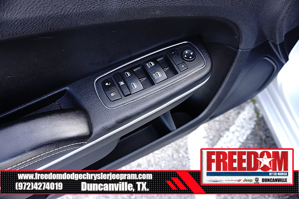 Used 2023 Chrysler 300 S RWD image 41