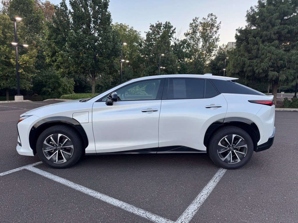 Used 2024 Lexus RZ 450e Premium w/ Technology Package AWD/4WD image 2