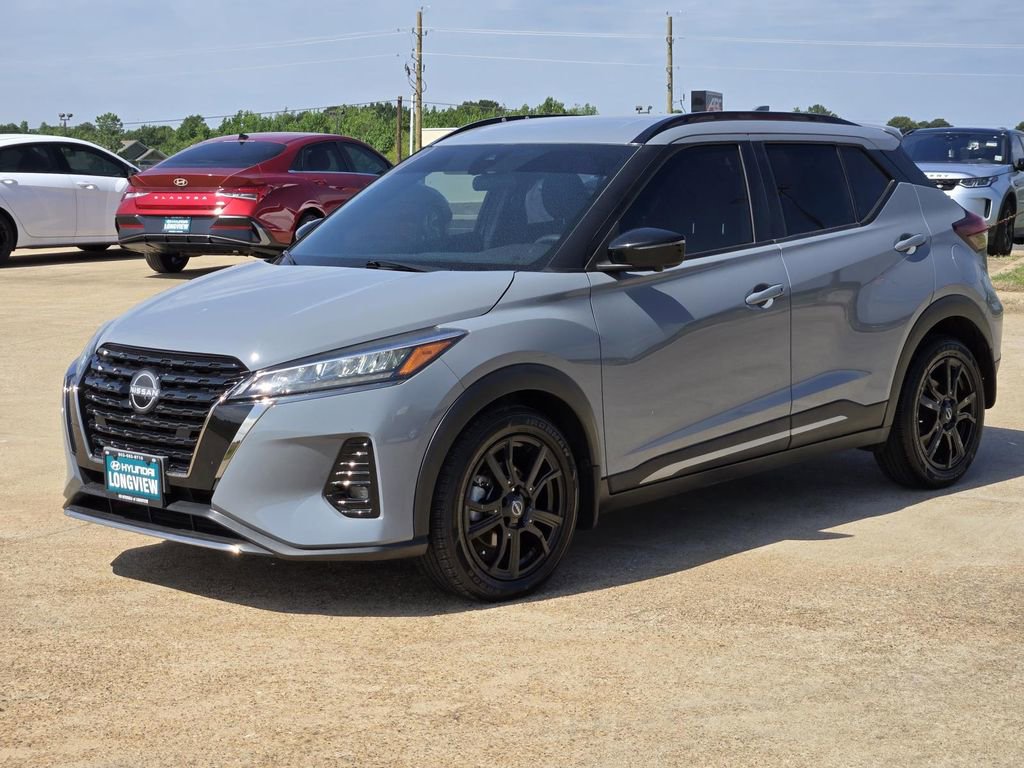 Used 2022 Nissan Kicks SR FWD image 3
