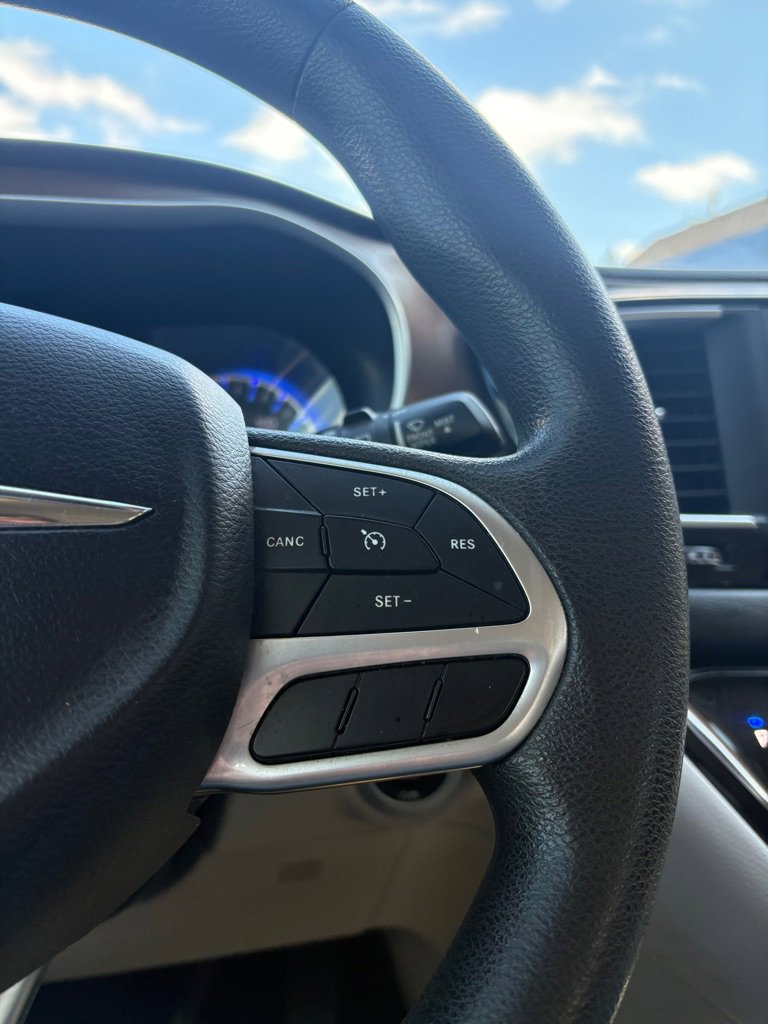 Used 2018 Chrysler Pacifica L image 19