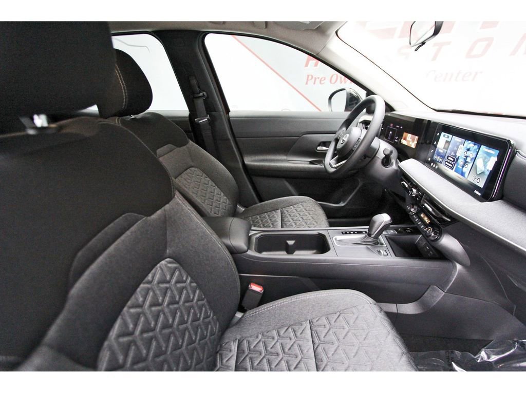 Used 2026 Nissan Kicks SV FWD image 11