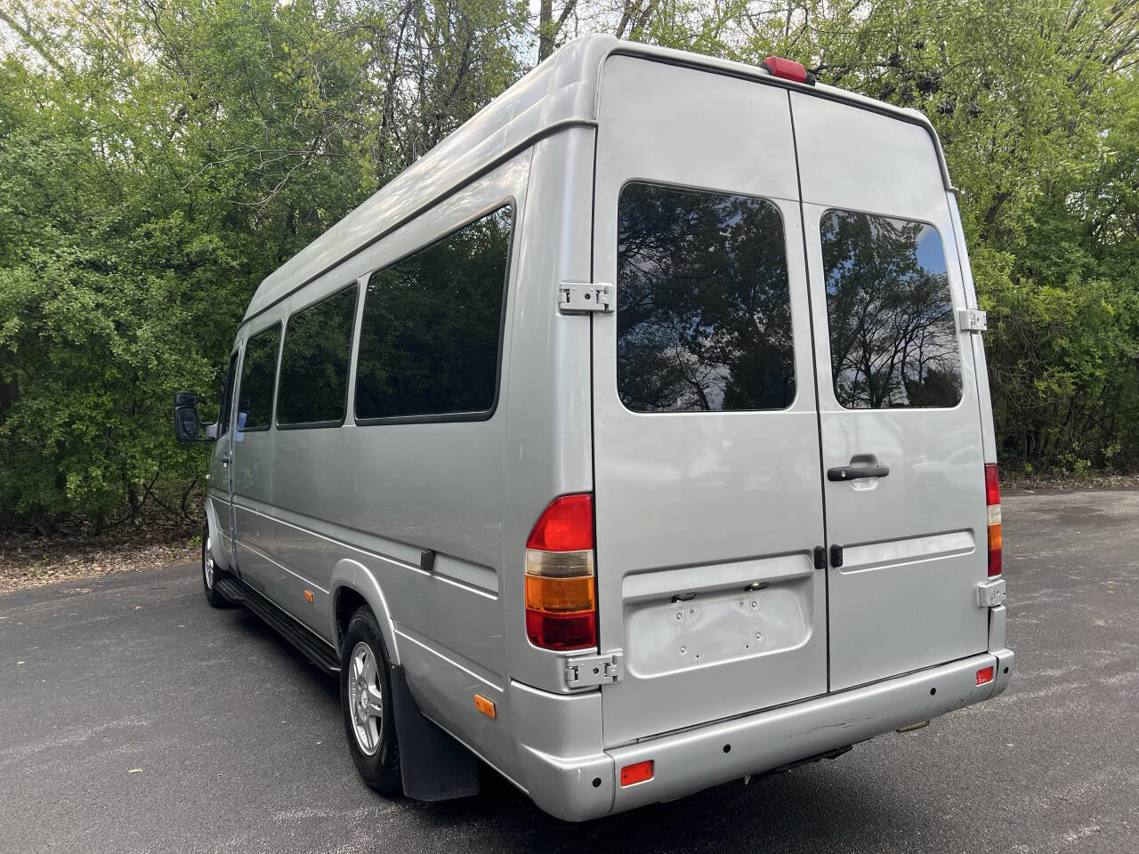 Used 2005 Dodge Sprinter 2500 w/ Cooling Group RWD image 4