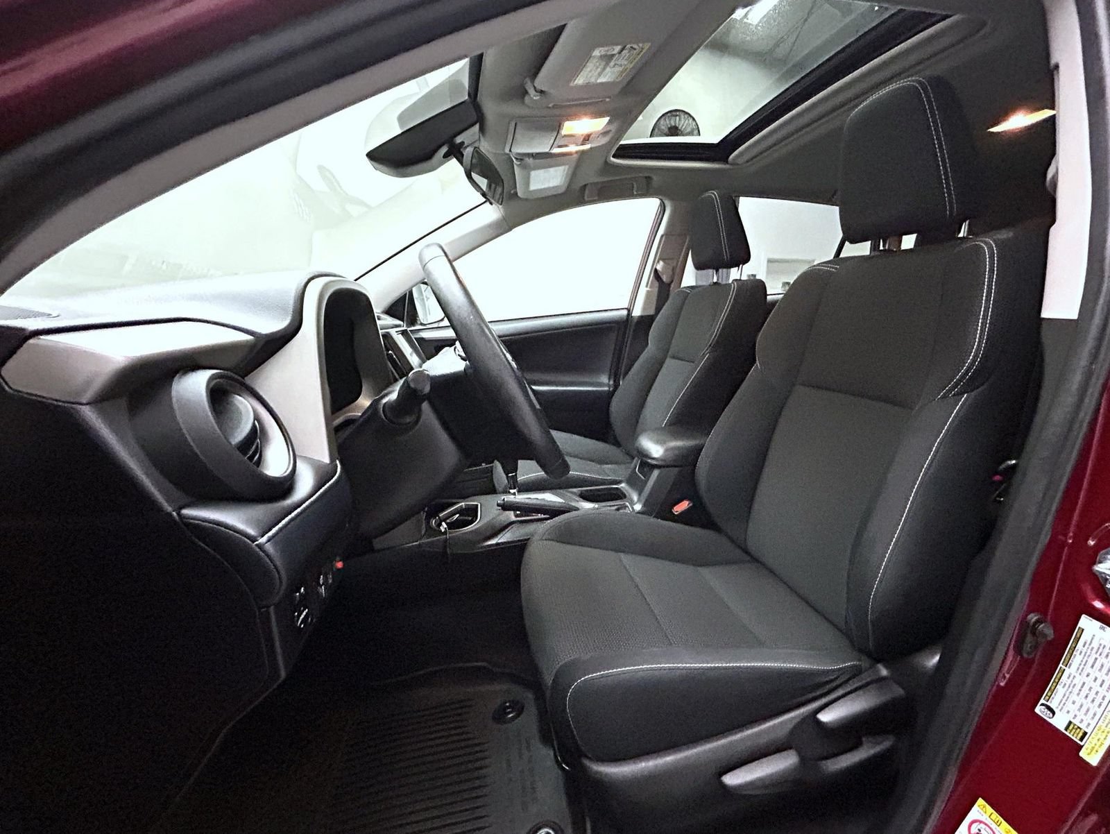 Used 2018 Toyota RAV4 XLE FWD image 10