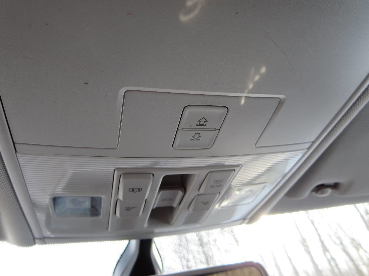 Used 2020 Volkswagen Tiguan SE w/ Panoramic Sunroof Package image 37