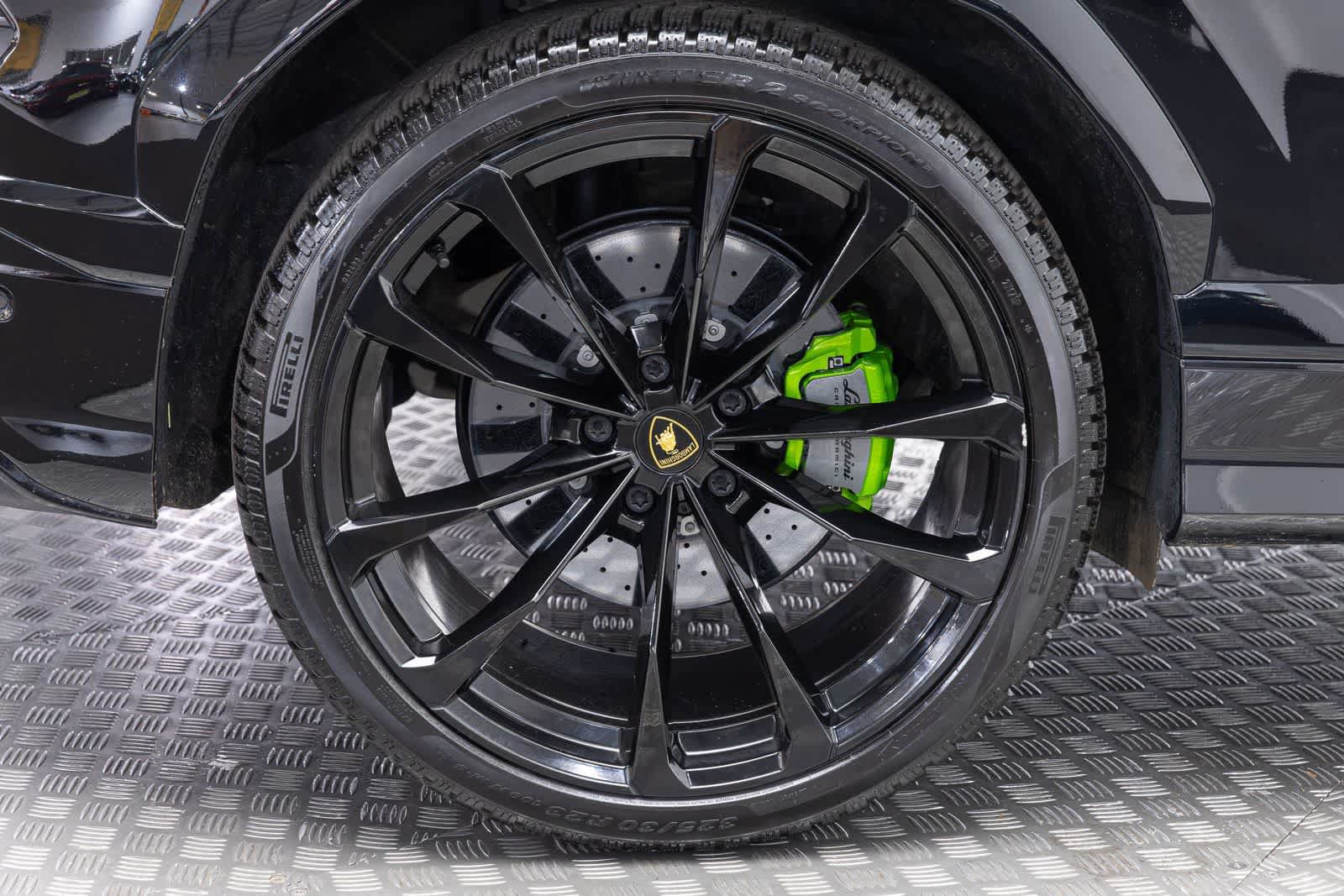 Used 2022 Lamborghini Urus AWD/4WD image 58