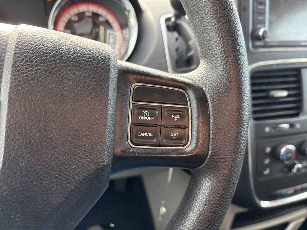 Used 2018 Dodge Grand Caravan SE w/ UConnect Hands-Free Group image 21