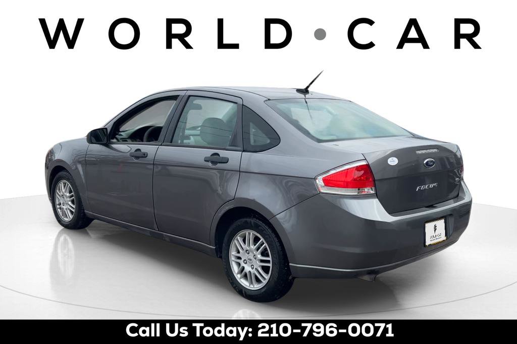 Used 2010 Ford Focus SE image 5