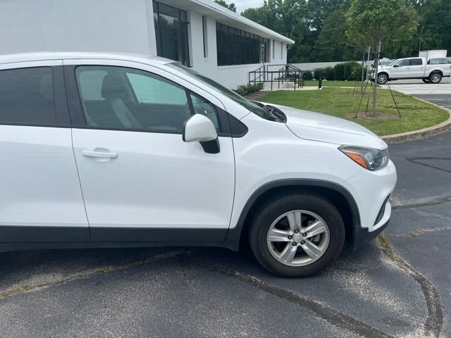 Used 2020 Chevrolet Trax LS w/ Fleet Convenience Package FWD image 2