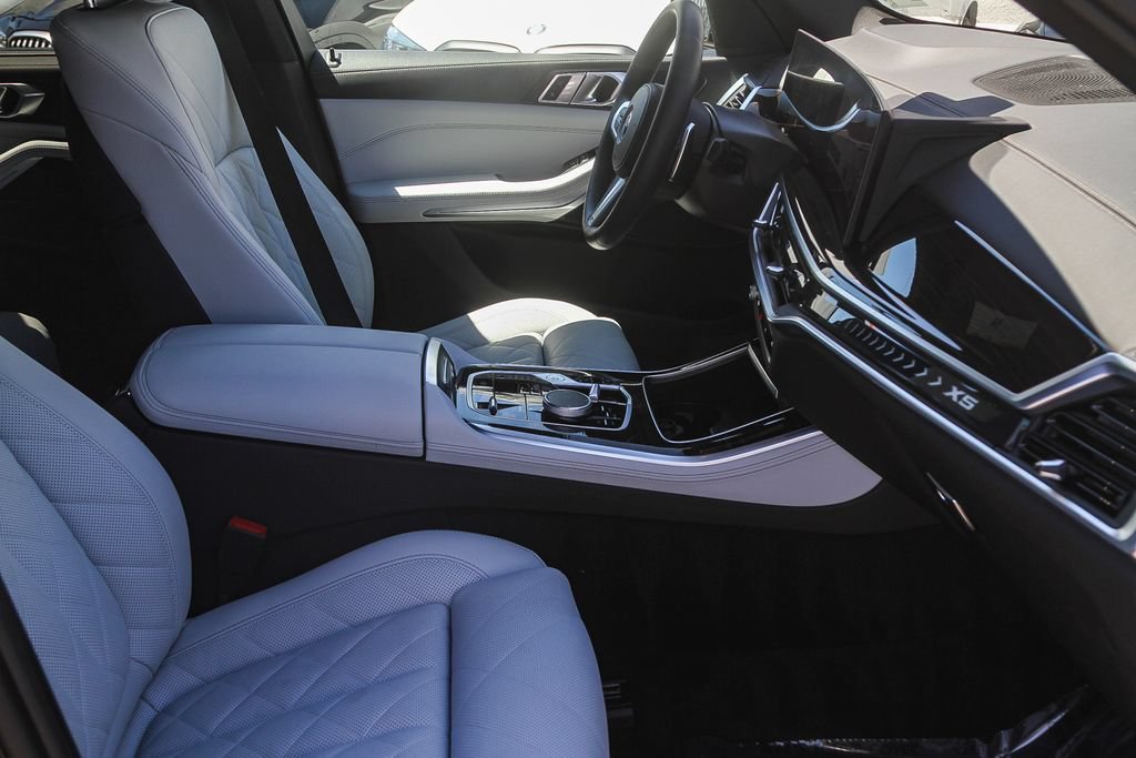 Used 2024 BMW X5 xDrive50e w/ M Sport Package AWD/4WD image 13