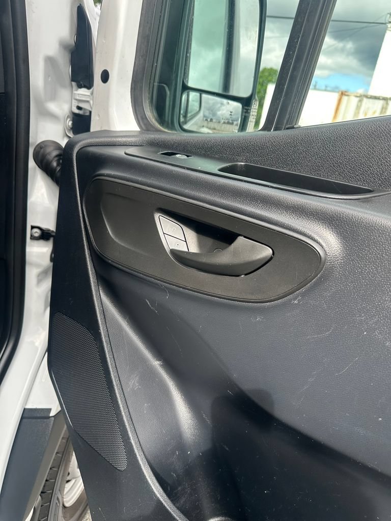 Used 2023 Mercedes-Benz Sprinter 2500 w/ Acoustic Package image 25