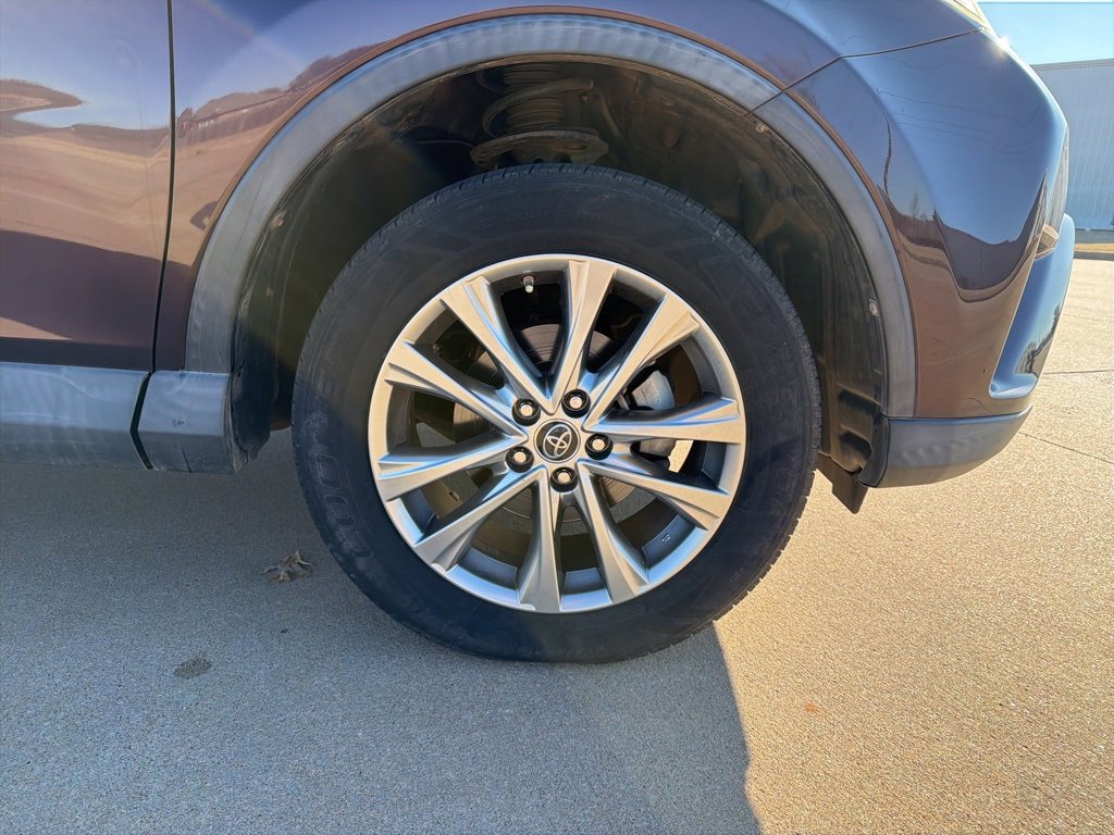 Used 2018 Toyota RAV4 Limited image 15