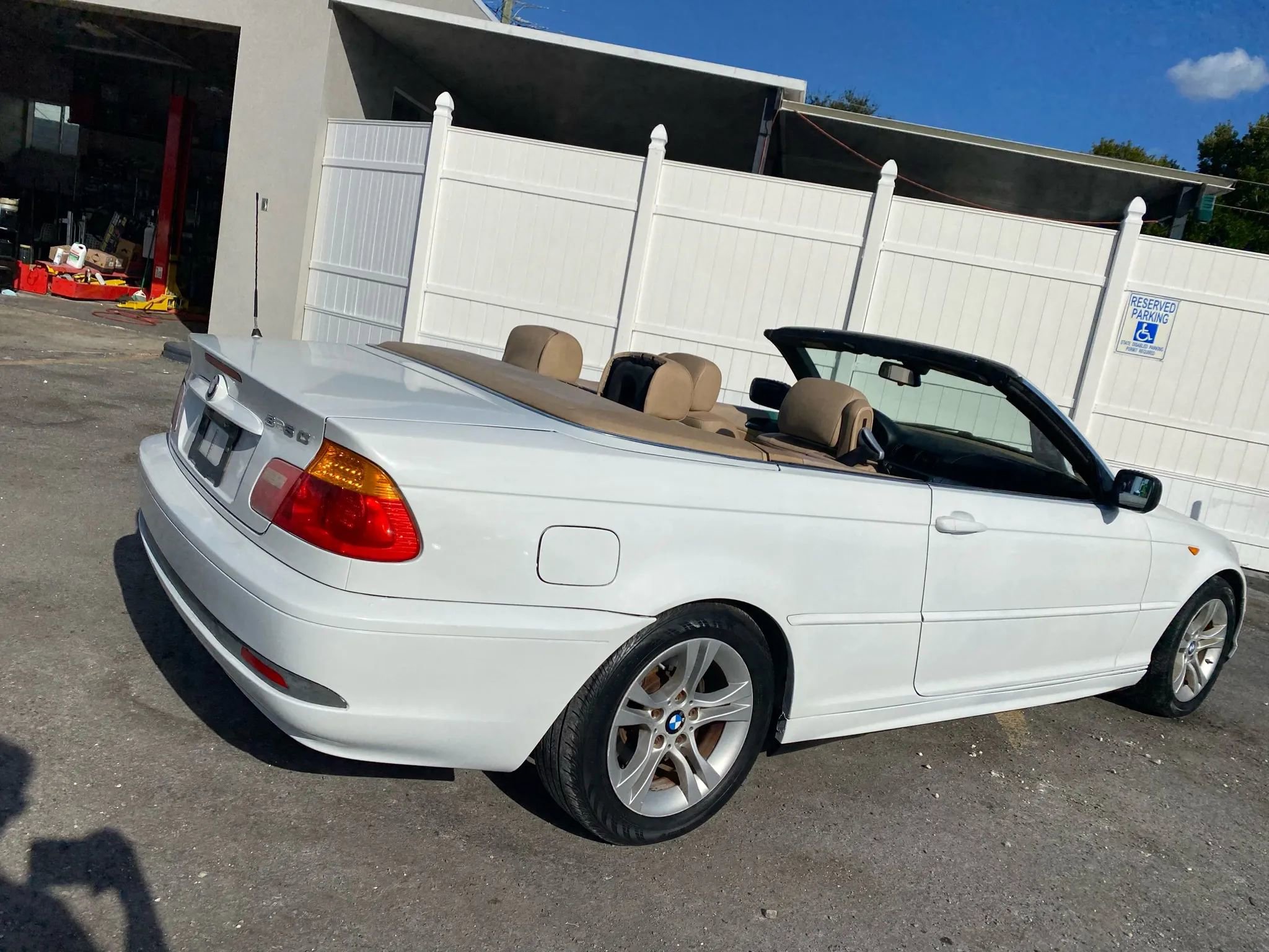 Used 2004 BMW 325Ci Convertible image 3