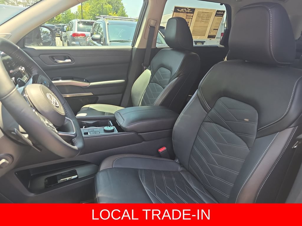 Used 2024 Nissan Pathfinder Platinum AWD/4WD image 16