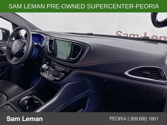 Used 2025 Chrysler Pacifica Limited image 31