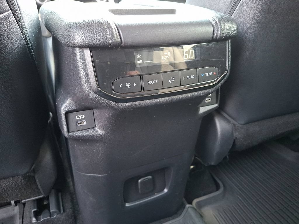 Certified 2024 Toyota Grand Highlander FWD image 12