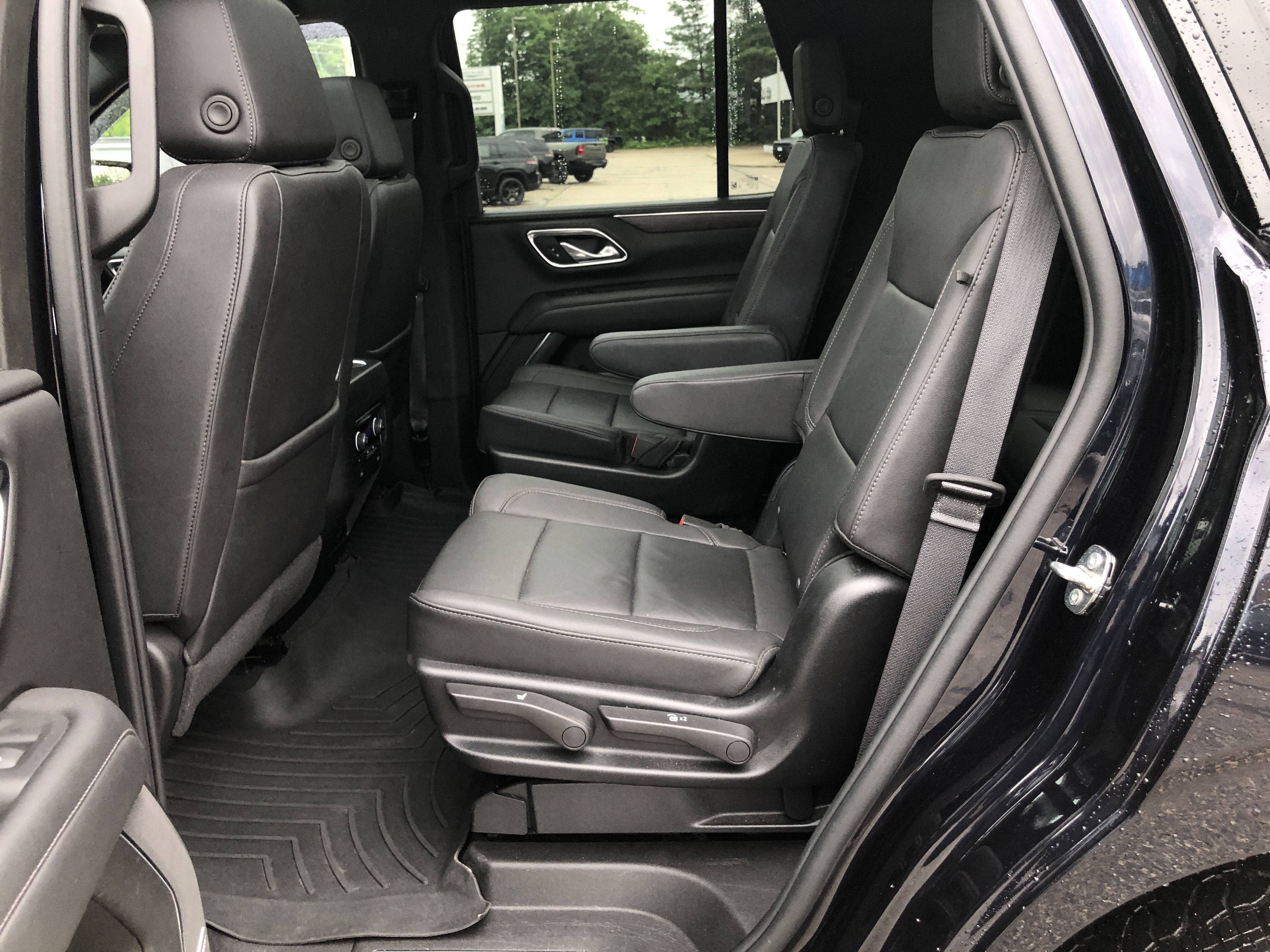 Used 2023 Chevrolet Tahoe Z71 w/ Z71 Off-Road Package AWD/4WD image 15