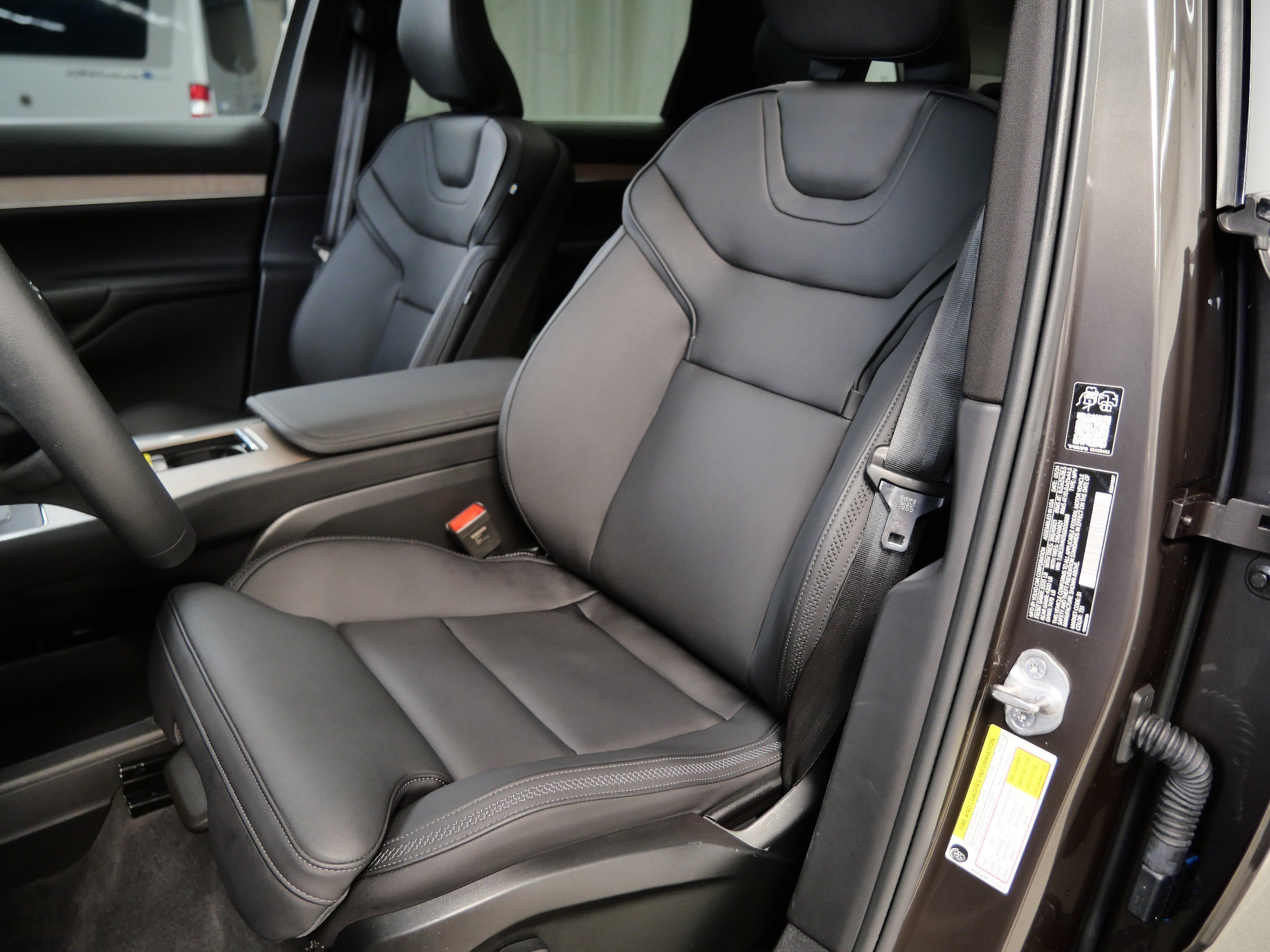 Used 2025 Volvo EX90 Plus AWD/4WD image 3