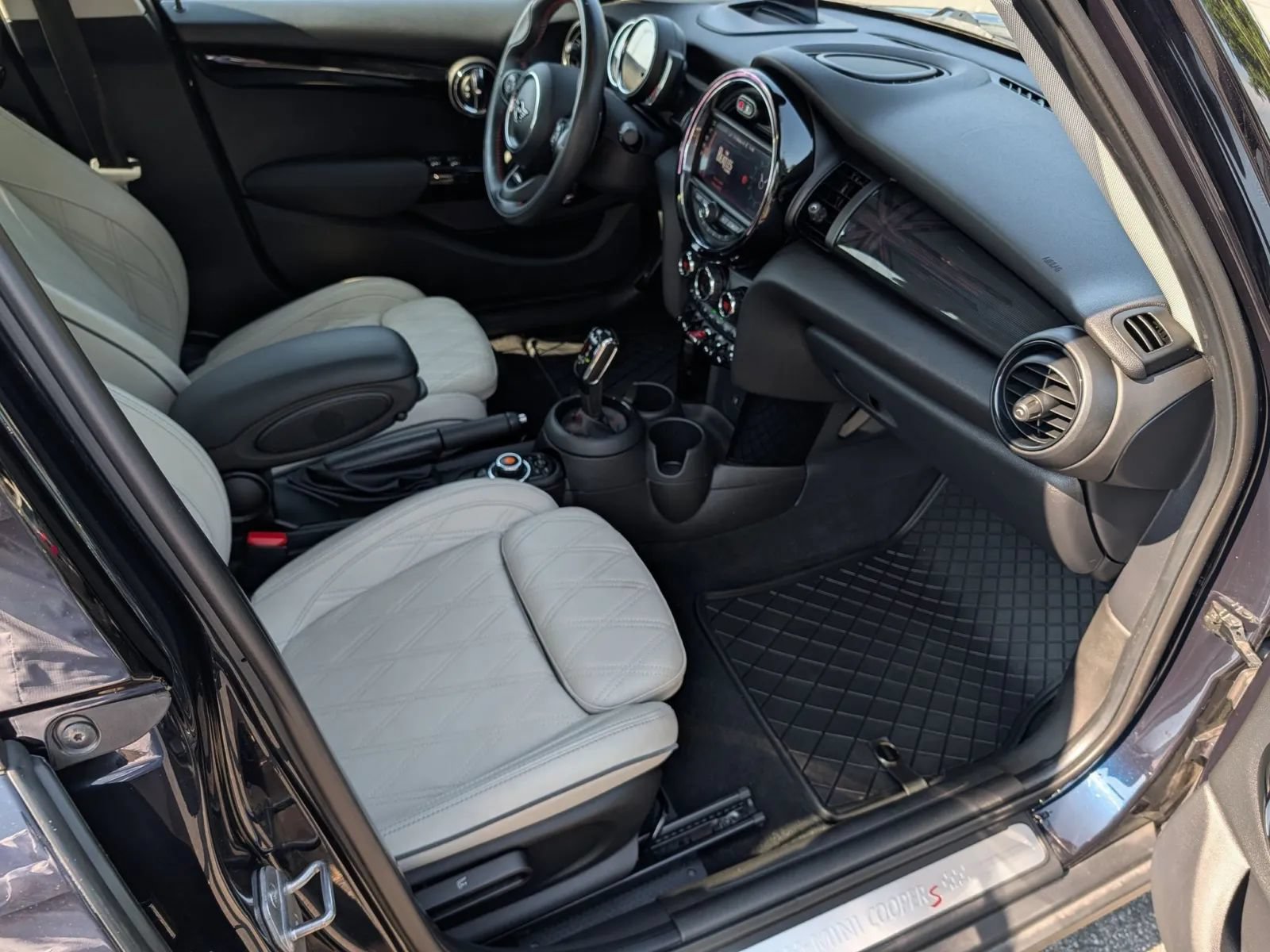 Used 2020 MINI Cooper S FWD image 12
