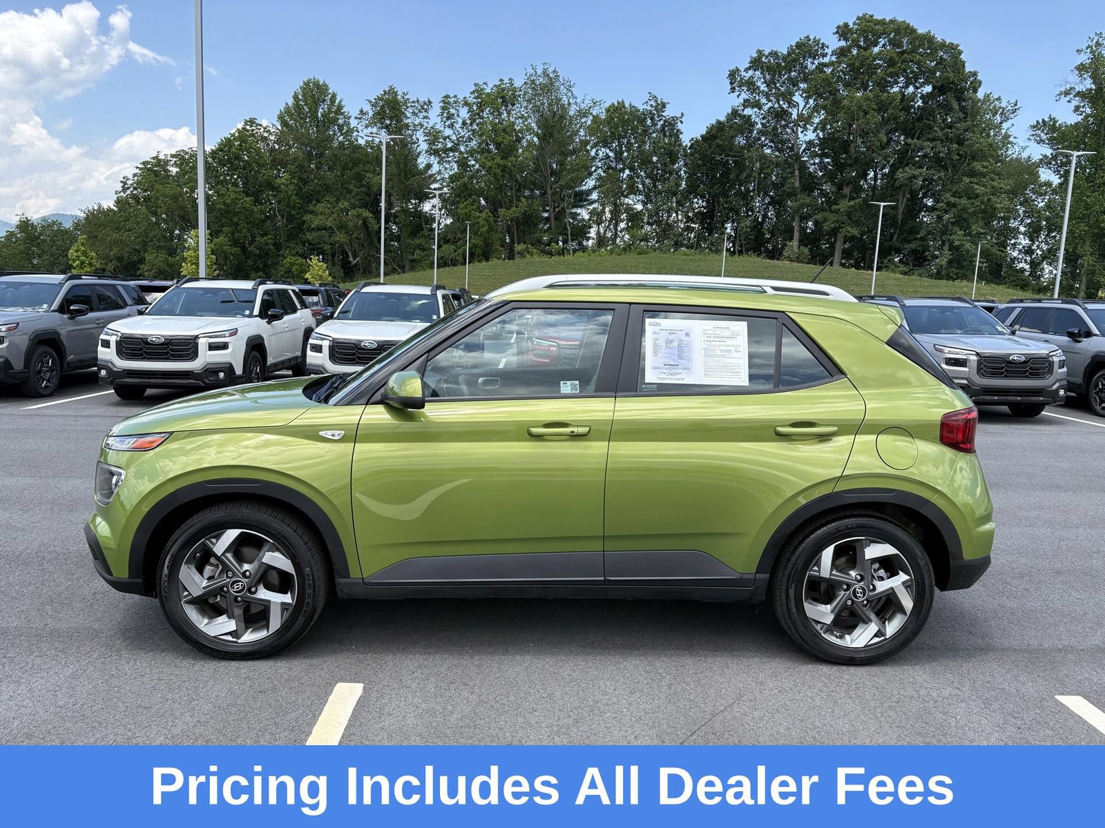 Used 2024 Hyundai Venue SEL FWD image 4