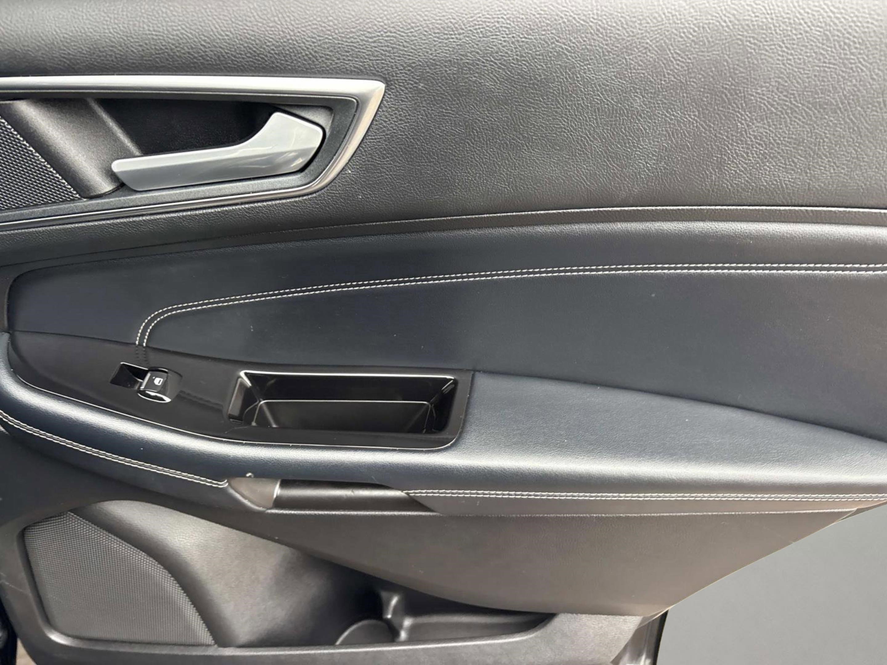 Used 2018 Ford Edge Titanium w/ Equipment Group 301A image 19