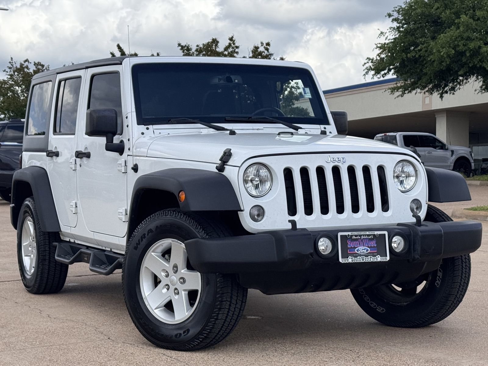 Used 2018 Jeep Wrangler Unlimited Sport S image 2