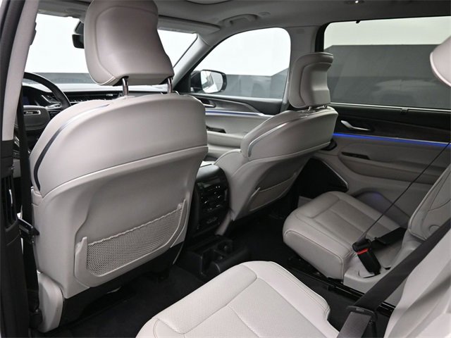 Used 2022 Jeep Grand Cherokee L Overland w/ Advanced Protech Group III image 17