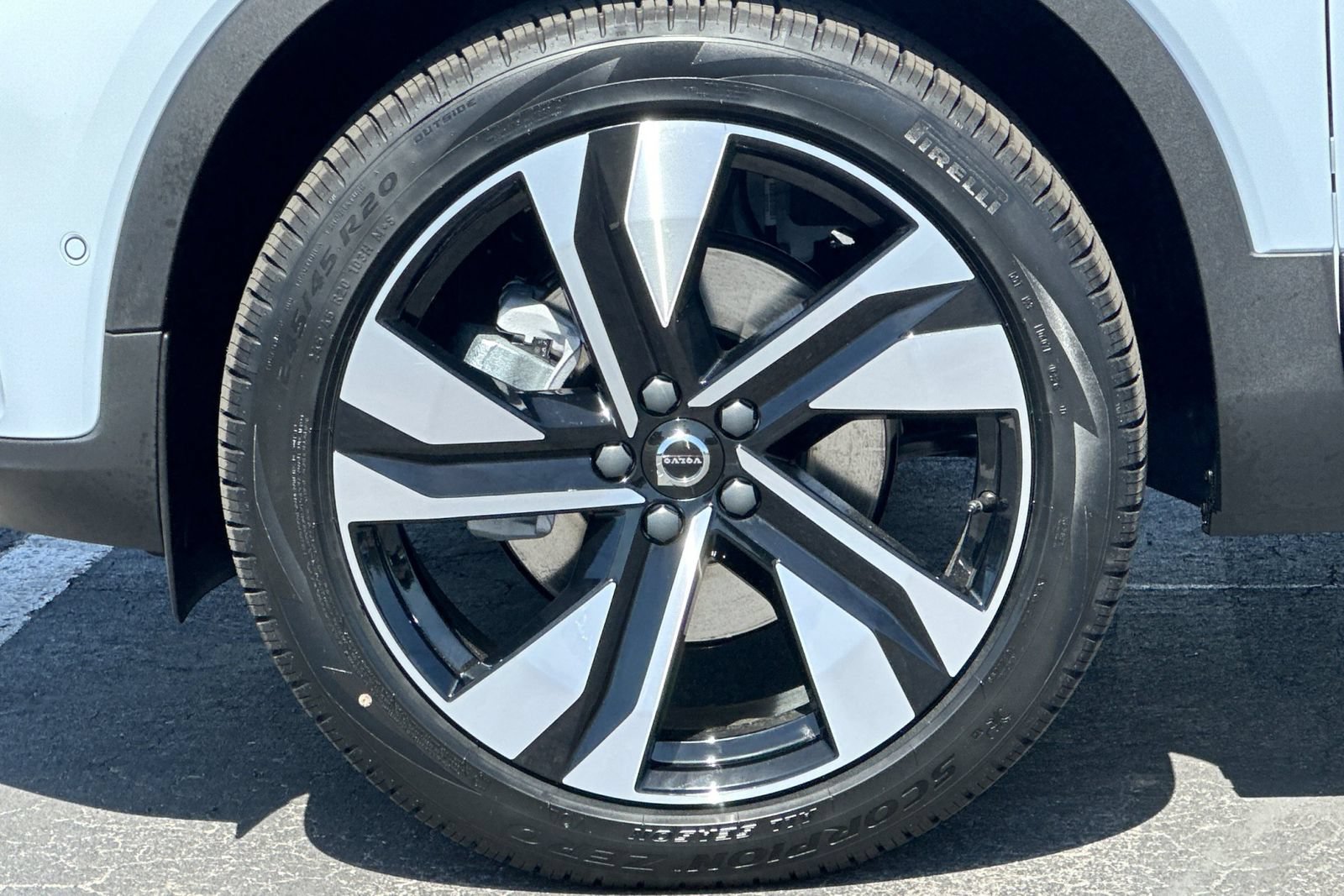 New 2026 Volvo XC40 B5 Plus w/ Climate Package AWD/4WD image 25