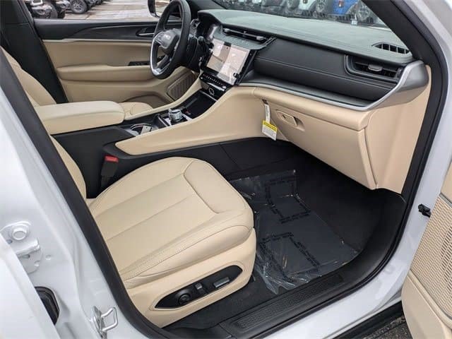 New 2026 Jeep Grand Cherokee Limited w/ Luxury Tech Group II AWD/4WD image 29