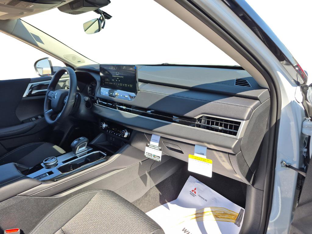 New 2026 Mitsubishi Outlander ES FWD image 28
