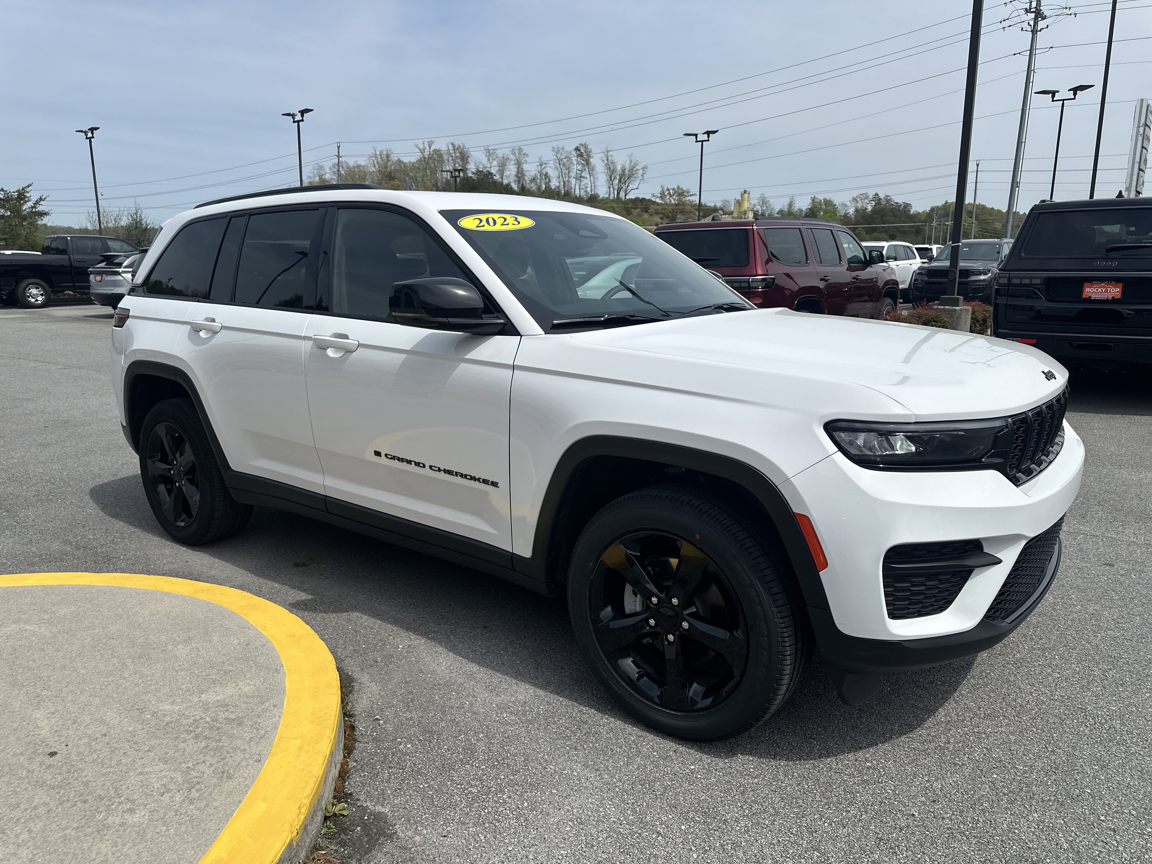 Used 2023 Jeep Grand Cherokee Altitude AWD/4WD image 6