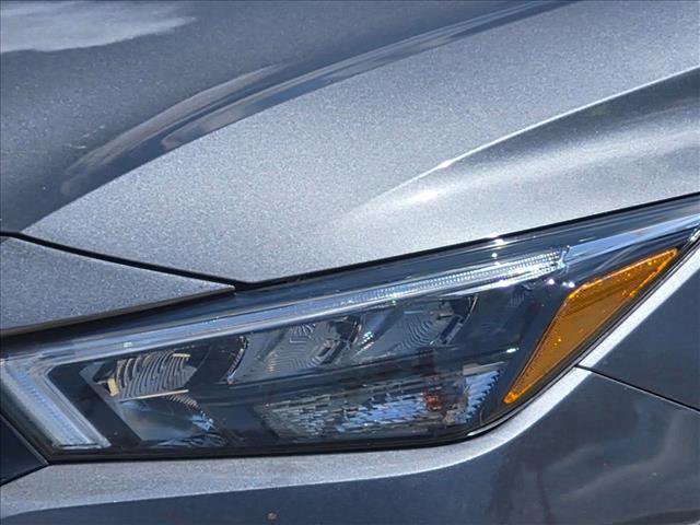 Used 2020 Nissan Versa SR w/ Convenience Package FWD image 8