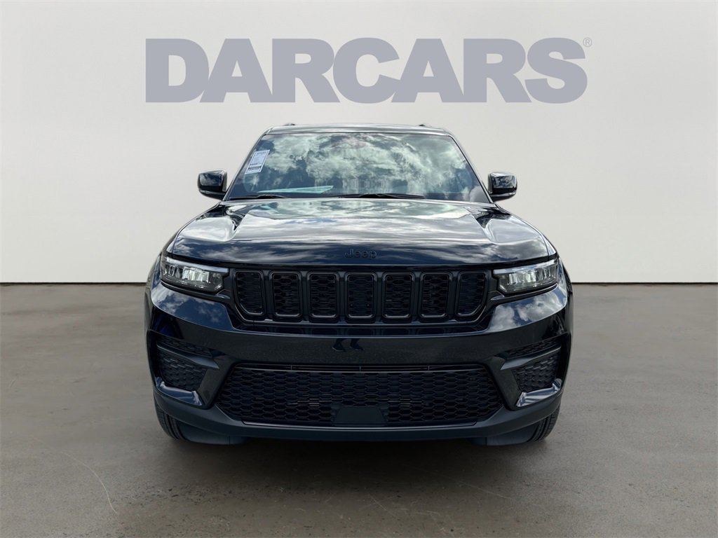 New 2025 Jeep Grand Cherokee Altitude image 2