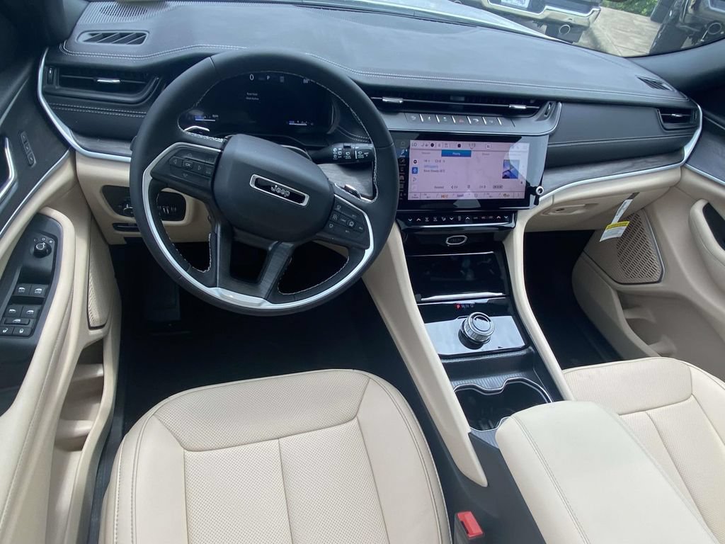 New 2026 Jeep Grand Cherokee L Limited w/ Luxury Tech Group II RWD image 38
