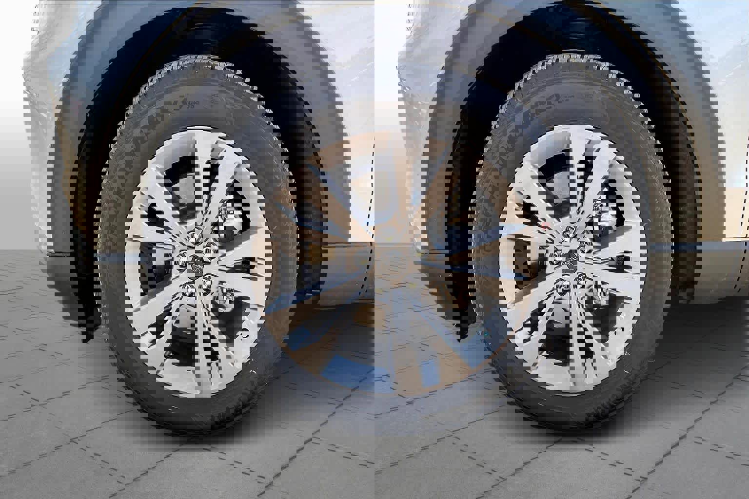 Used 2022 Ford Explorer XLT w/ Equipment Group 202A image 11