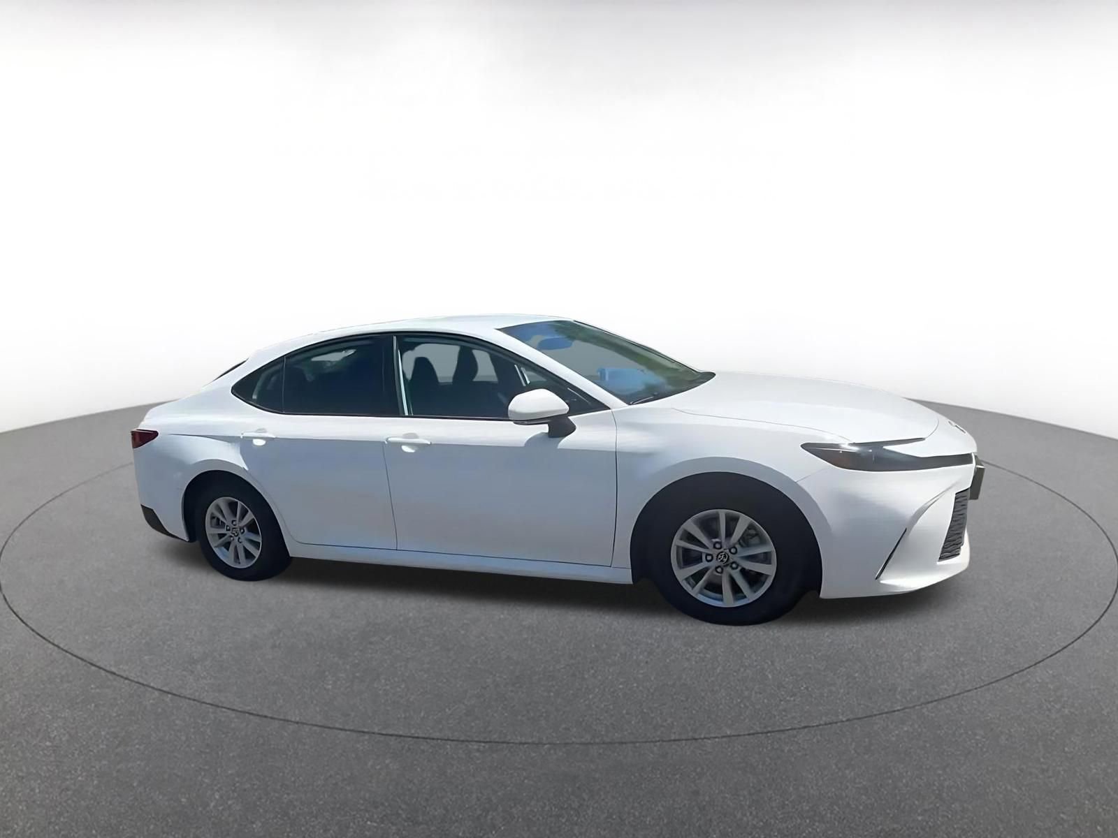 Used 2025 Toyota Camry Hybrid FWD image 2