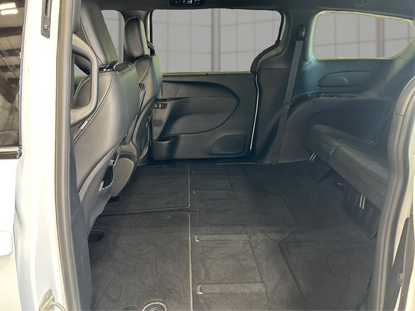 Used 2026 Chrysler Pacifica Select w/ S Appearance Package FWD image 10