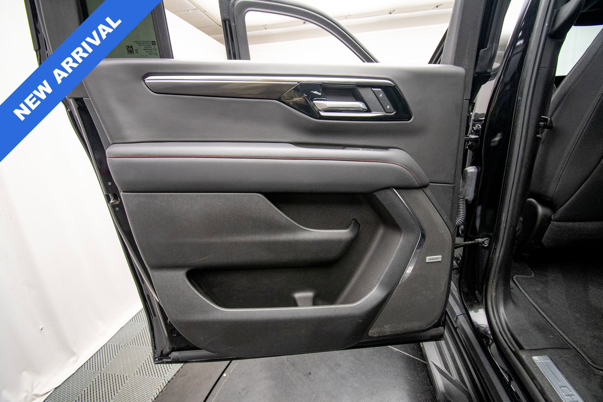 Used 2025 Chevrolet Suburban RST w/ RST Capability Package AWD/4WD image 31
