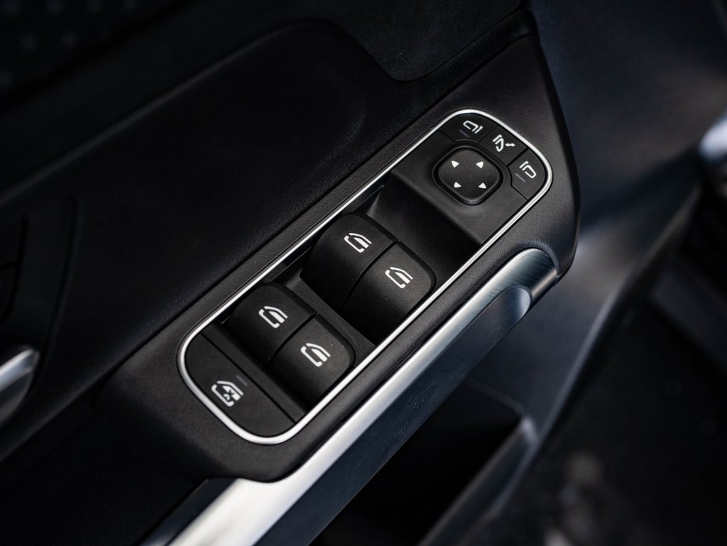 Used 2024 Mercedes-Benz GLB 250 4MATIC image 23