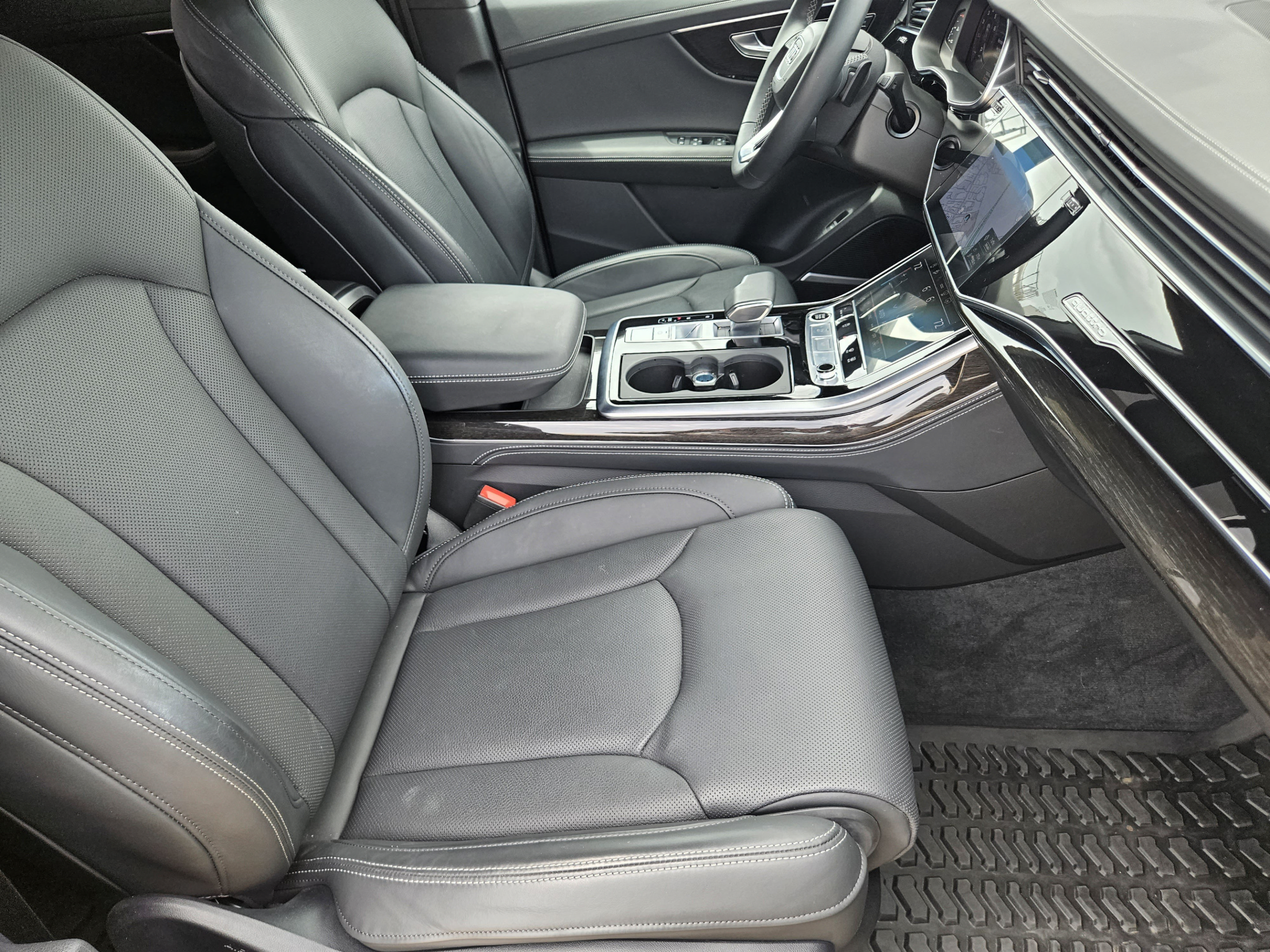 Used 2025 Audi Q8 Prestige AWD/4WD image 6
