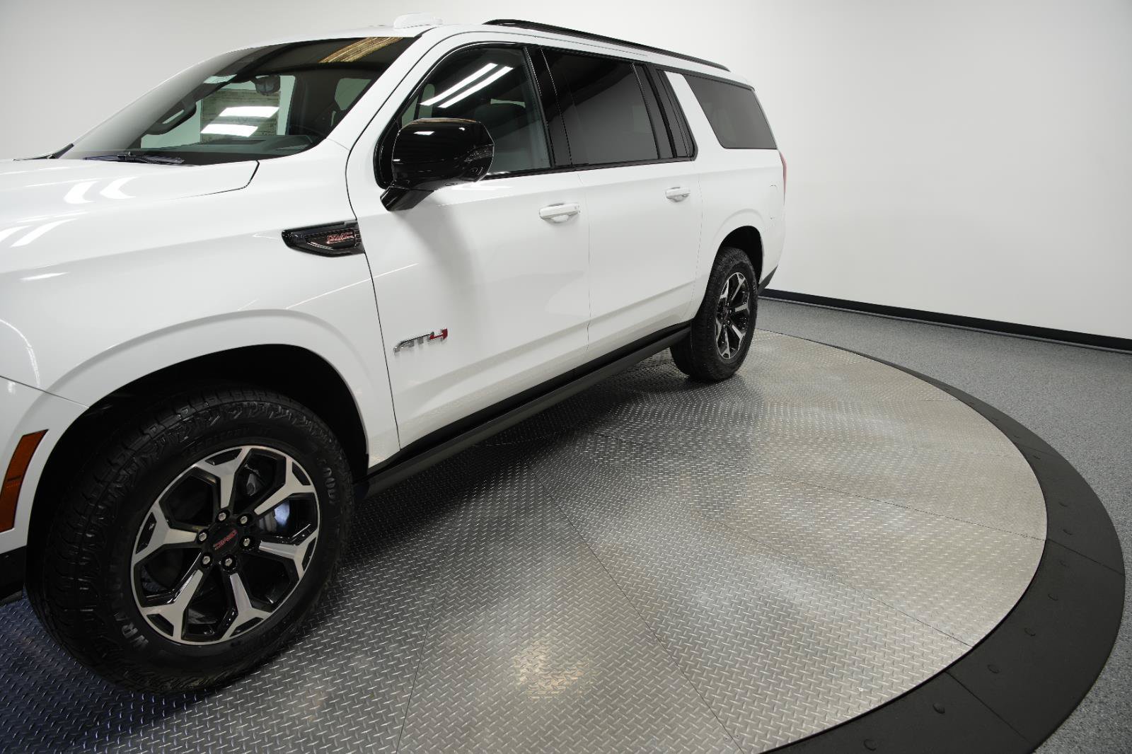 New 2026 GMC Yukon XL AT4 w/ AT4 Premium Plus Package AWD/4WD image 6
