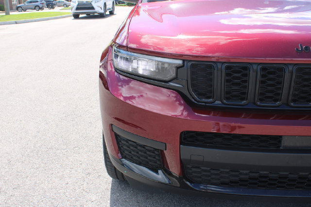Used 2023 Jeep Grand Cherokee L Laredo AWD/4WD image 39