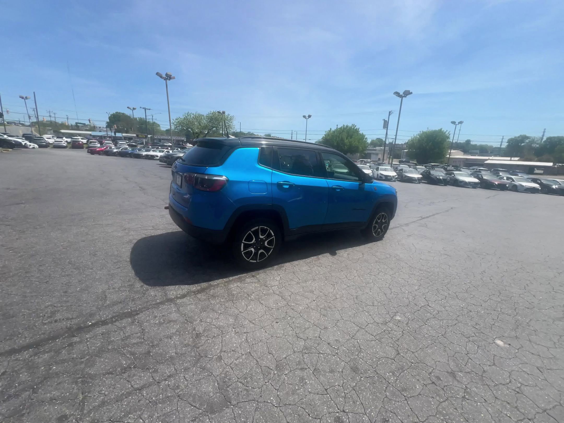 Used 2025 Chevrolet Trax LT FWD image 2