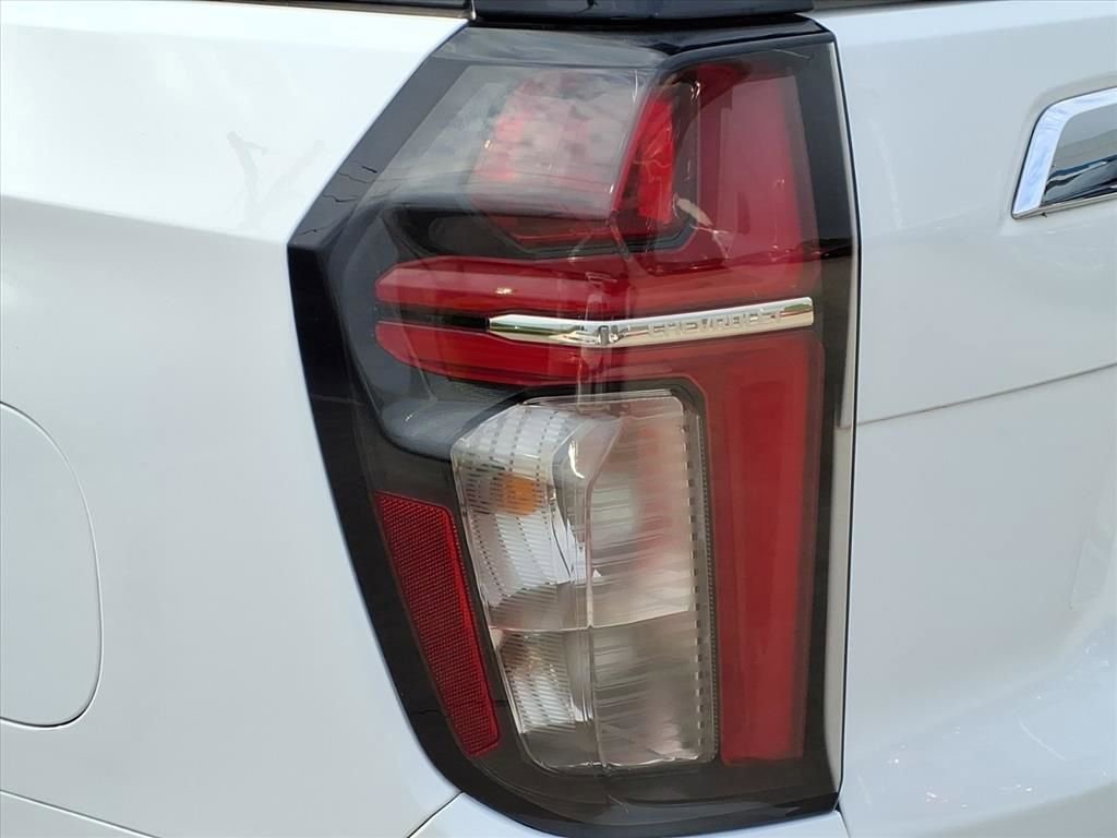 Used 2023 Chevrolet Suburban Premier image 12