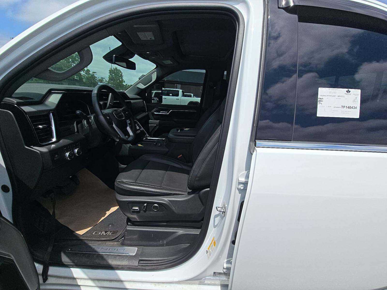 Used 2026 GMC Sierra 3500 Denali AWD/4WD image 2